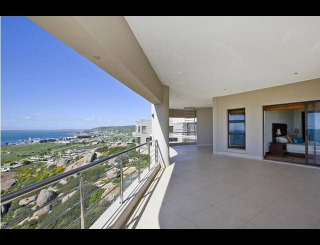 5 BEDROOM HOUSE FOR SALE IN BLUEBERRY HILL